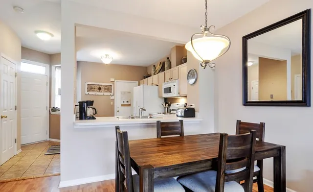 $344,900 | 5552 Elizabeth Place, Rolling Meadows, IL 60008