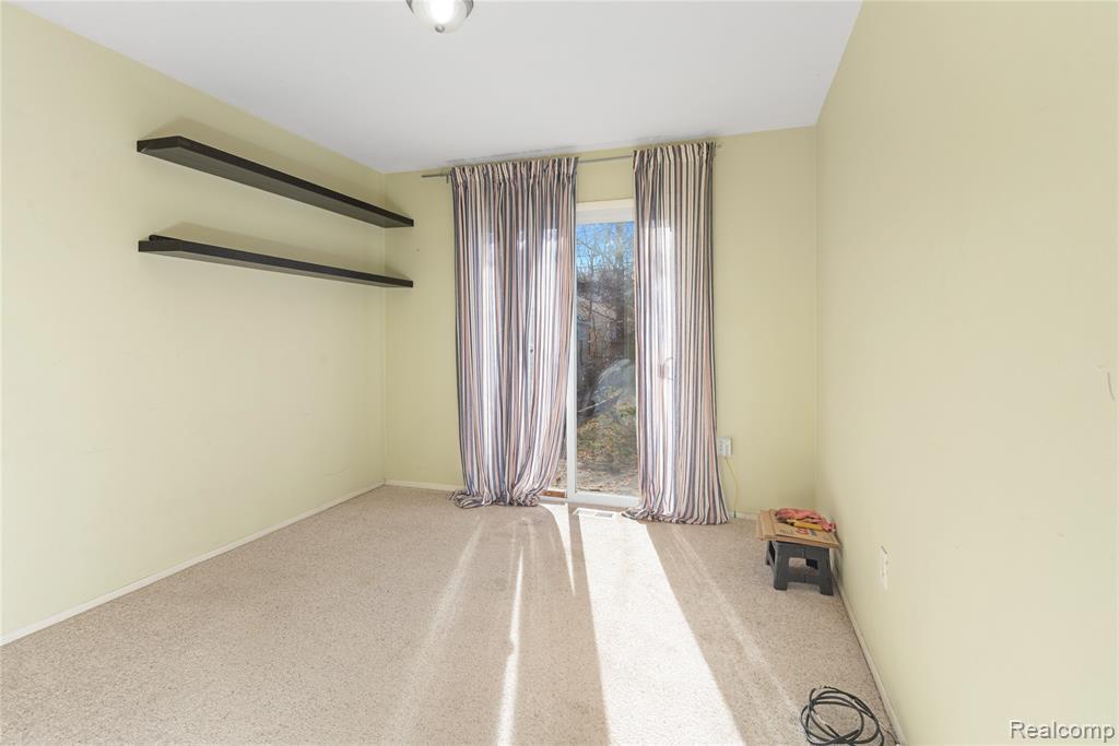 20842 Ridgemont Road Harper Woods, MI 48225 - Photo 13 of 25 Gallery Image 13