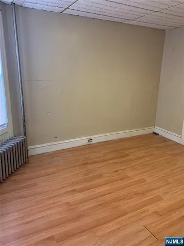 $2,400 | 183 North 7th Street, Paterson, NJ 07522