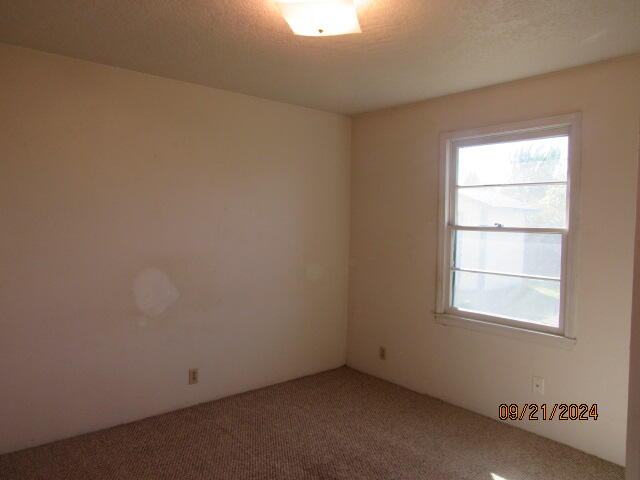 1678 Dowell Road Grants Pass, OR 97527 - Photo 15 of 22 Bedroom