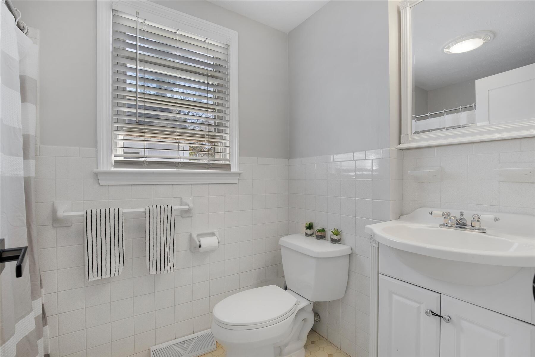 22 Avery Road Pocasset, MA 02559 - Photo 15 of 53 18-MG_4504-r