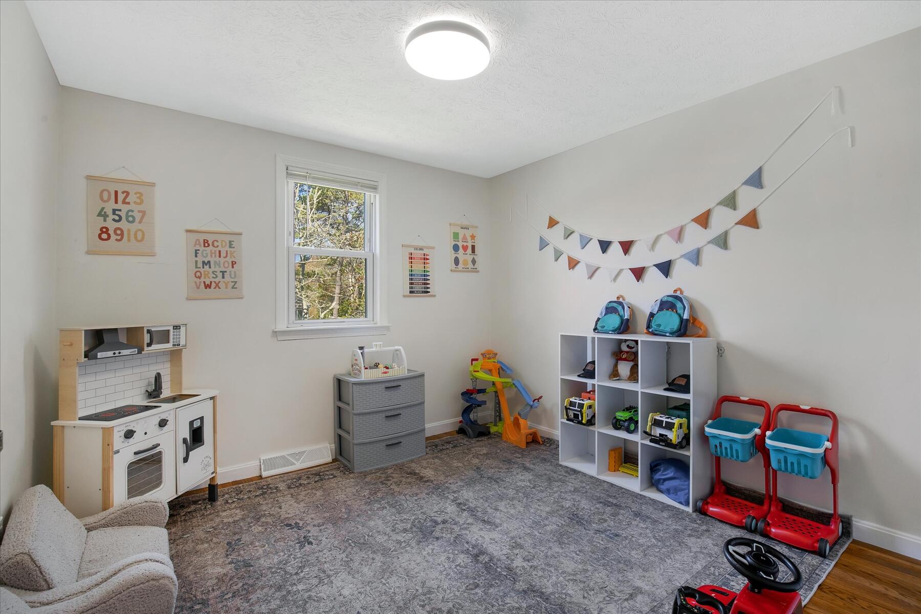 22 Avery Road Pocasset, MA 02559 - Photo 16 of 53 19-MG_4509-r