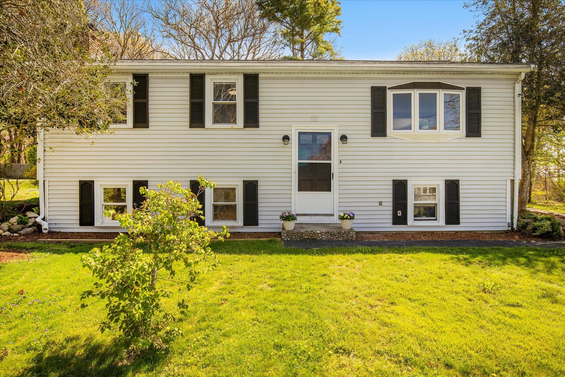 22 Avery Road Pocasset, MA 02559 - Photo 3 of 53 03-MG_4426-r
