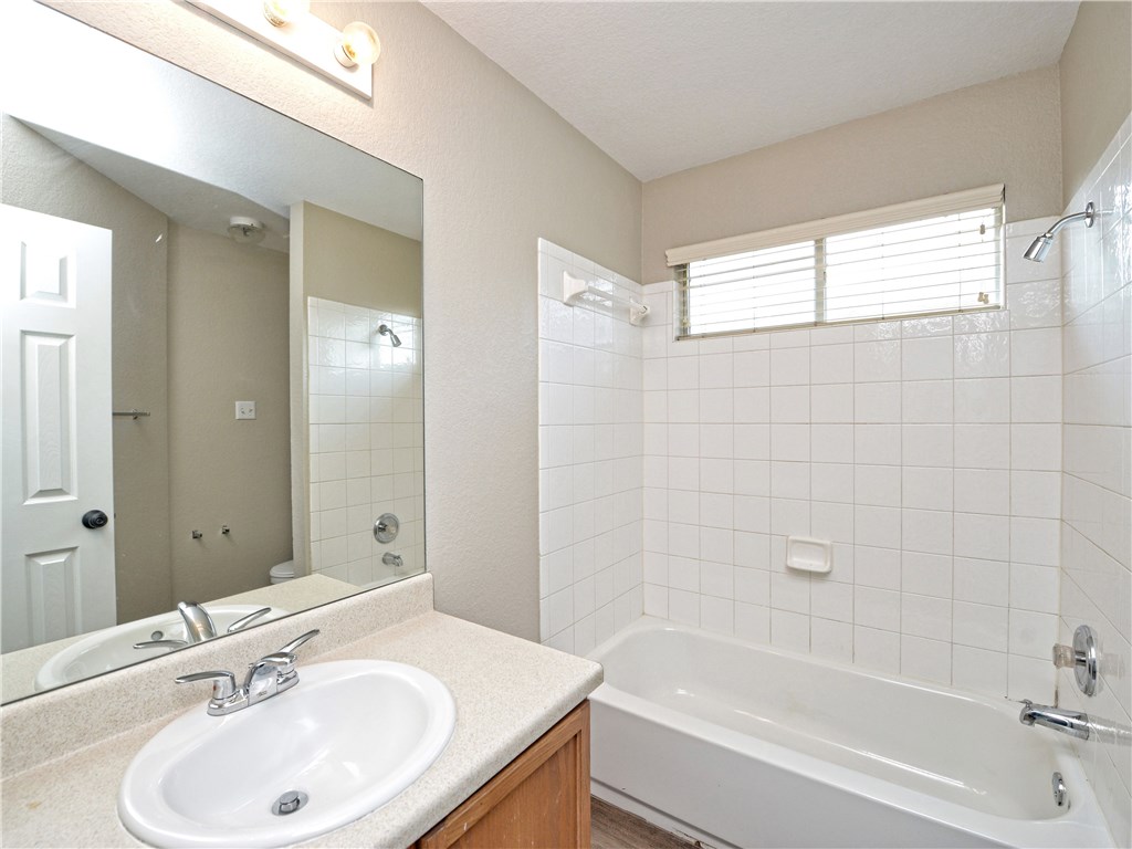 9212 Rowlands Sayle Road Austin, TX 78744 - Photo 15 of 35 Gallery Image 15