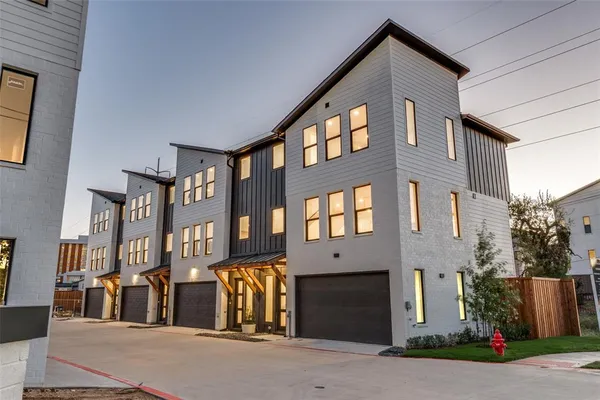 $479,900 | 3940 Spring Valley Road, Unit 3, Farmers Branch, TX 75244