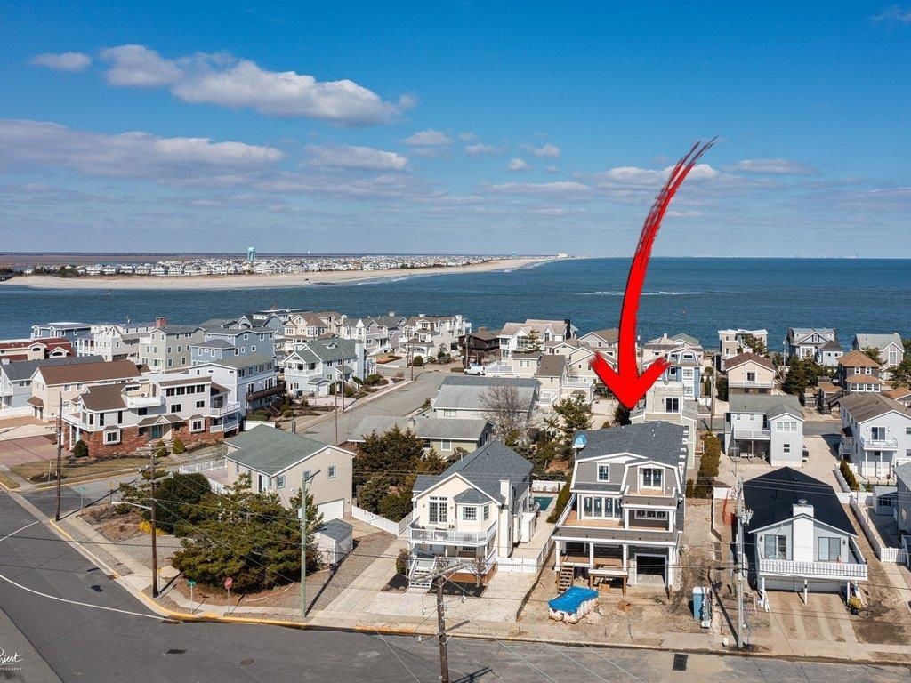 335 7th Street Avalon, NJ 08202 - Photo 2 of 3 a city view
