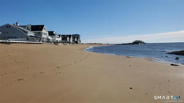 a view of entryway and hall