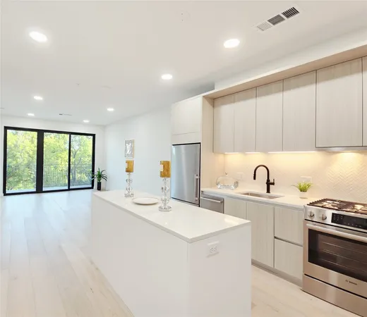 $2,950 | 2209 South 1st Street, Unit 323, Austin, TX 78704