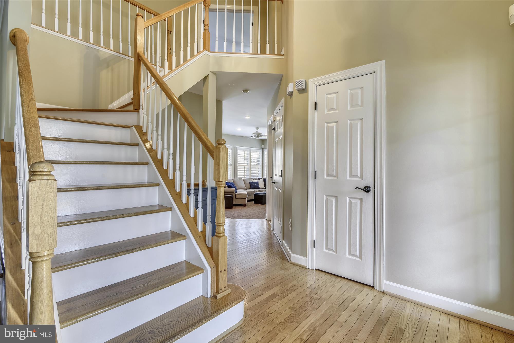 6520 Wheat Mill Way Centreville, VA 20121 - Photo 13 of 79 Large two story foyer