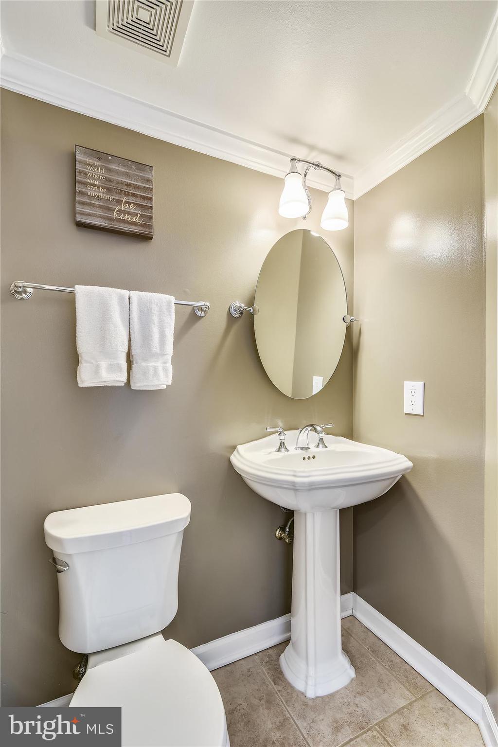 6520 Wheat Mill Way Centreville, VA 20121 - Photo 33 of 79 Main Level Powder Room