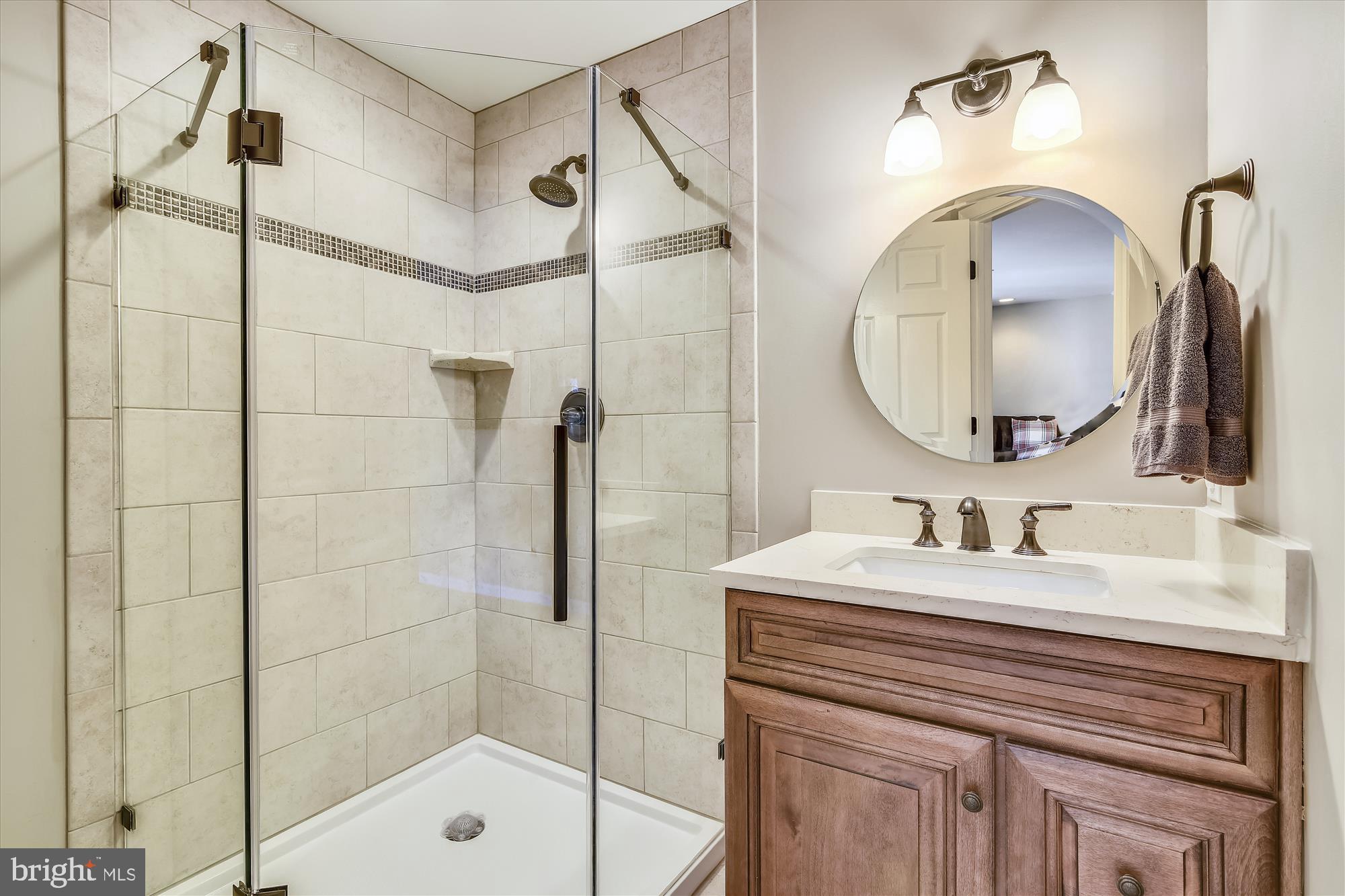 6520 Wheat Mill Way Centreville, VA 20121 - Photo 44 of 79 Heavy Glass Frameless Shower Surround