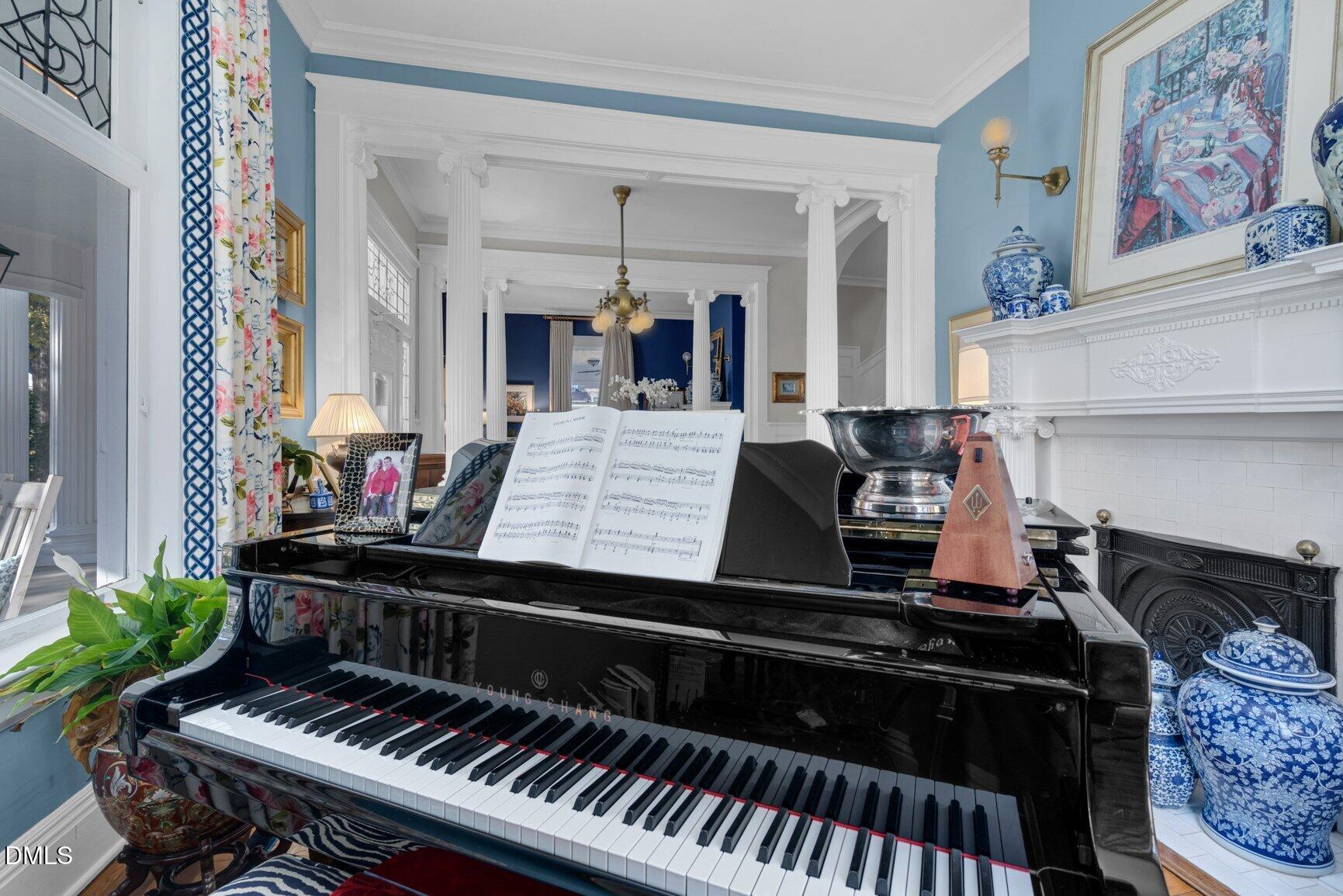 1109 North Main Street Tarboro, NC 27886 - Photo 16 of 90 Living Room