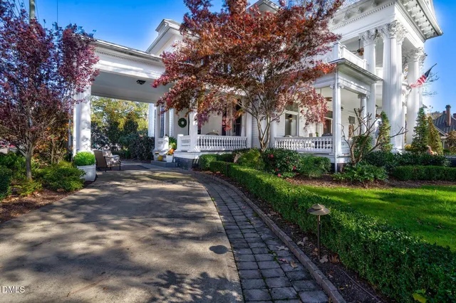 $1,100,000 | 1109 North Main Street, Tarboro, NC 27886