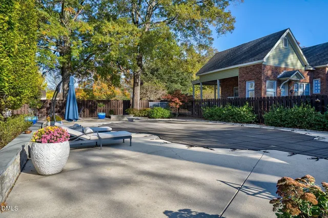 $1,100,000 | 1109 North Main Street, Tarboro, NC 27886