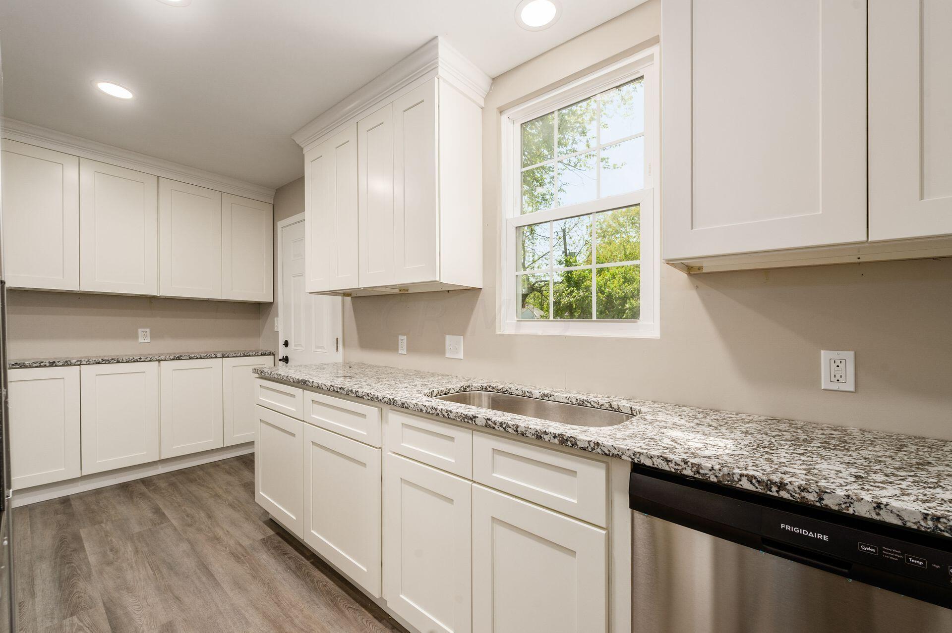251 North Kellner Road Columbus, OH 43209 - Photo 12 of 31 Kitchen
