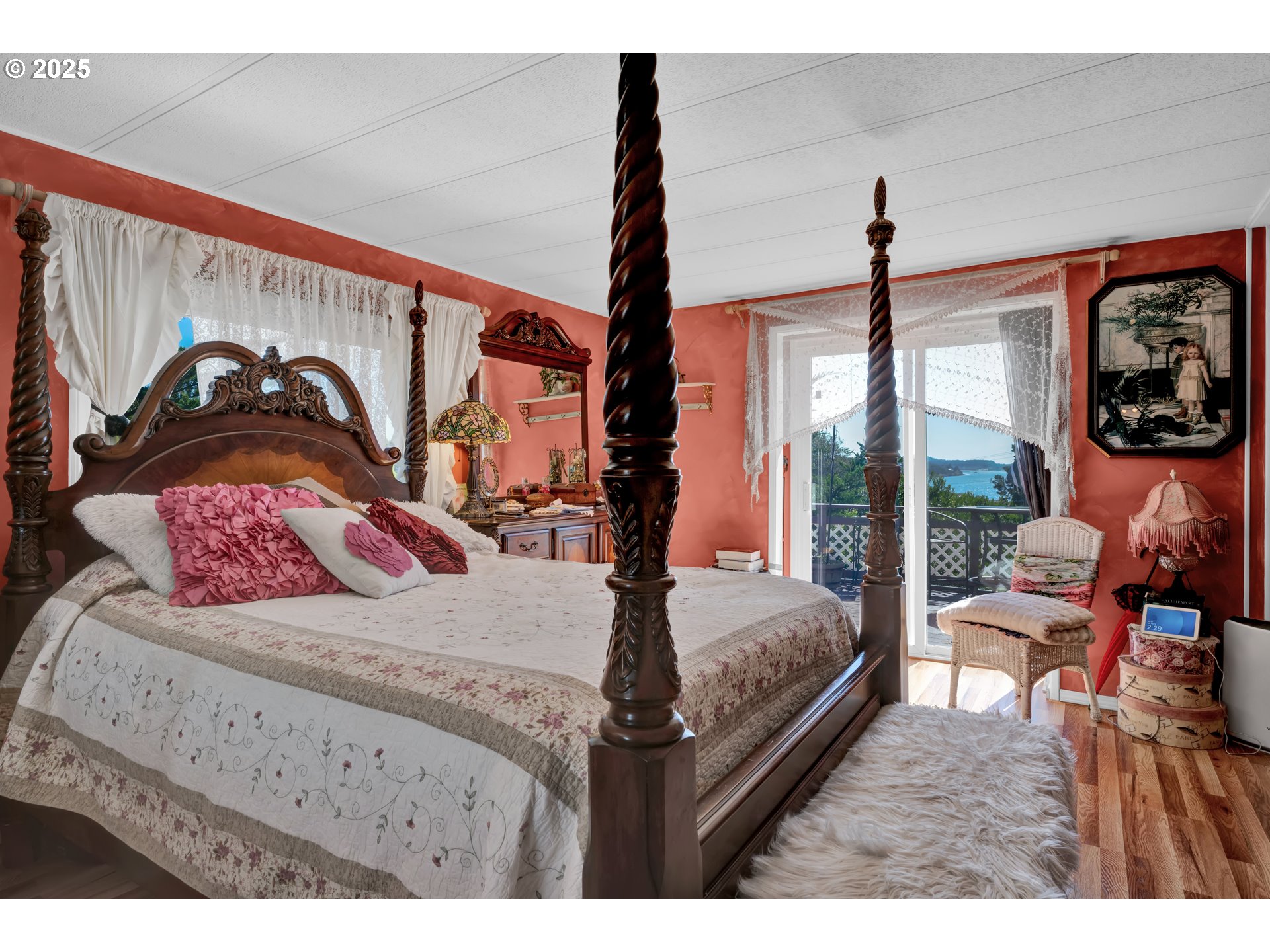 433 Myeena Loop Florence, OR 97439 - Photo 13 of 36