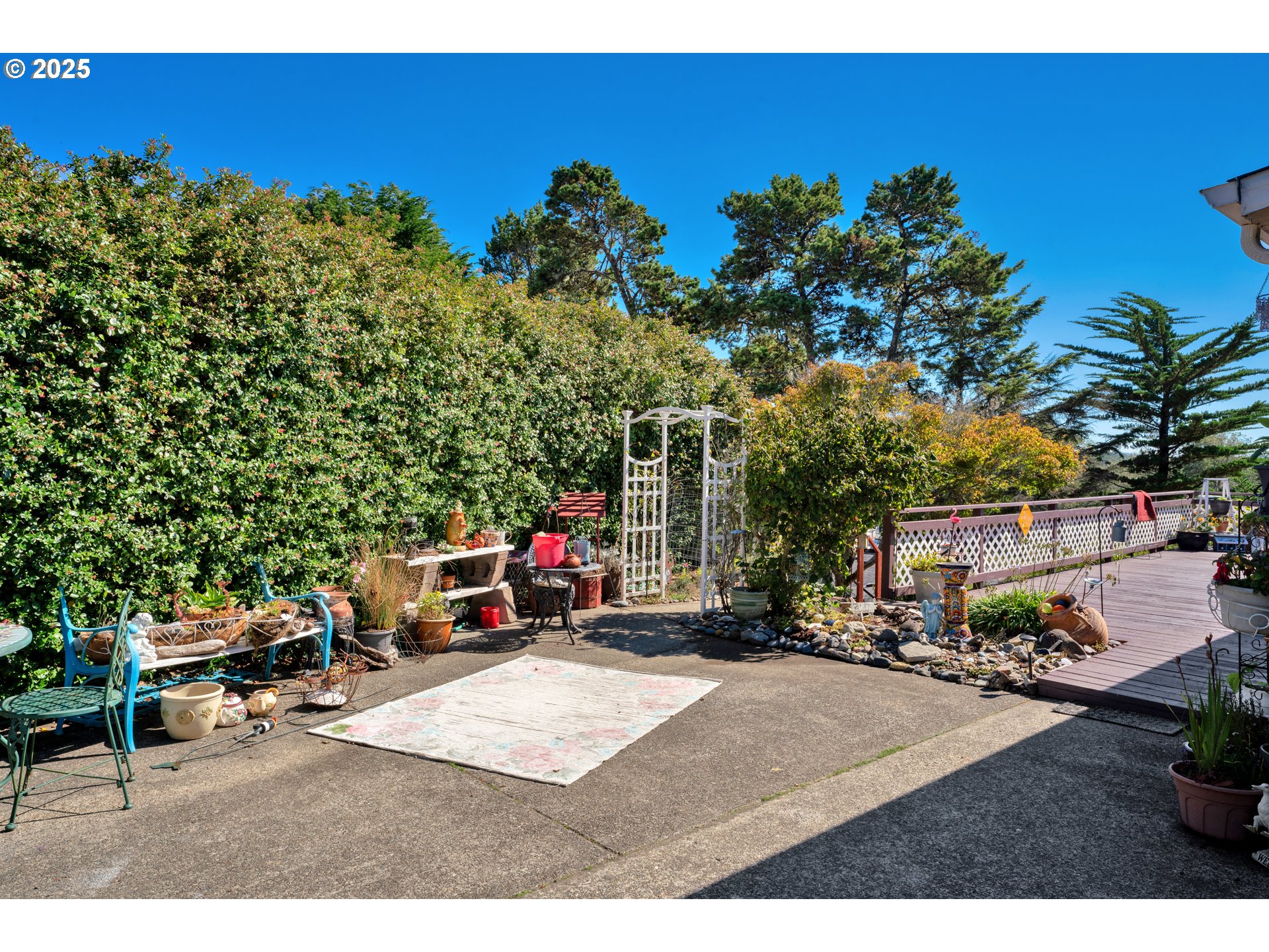 433 Myeena Loop Florence, OR 97439 - Photo 31 of 36