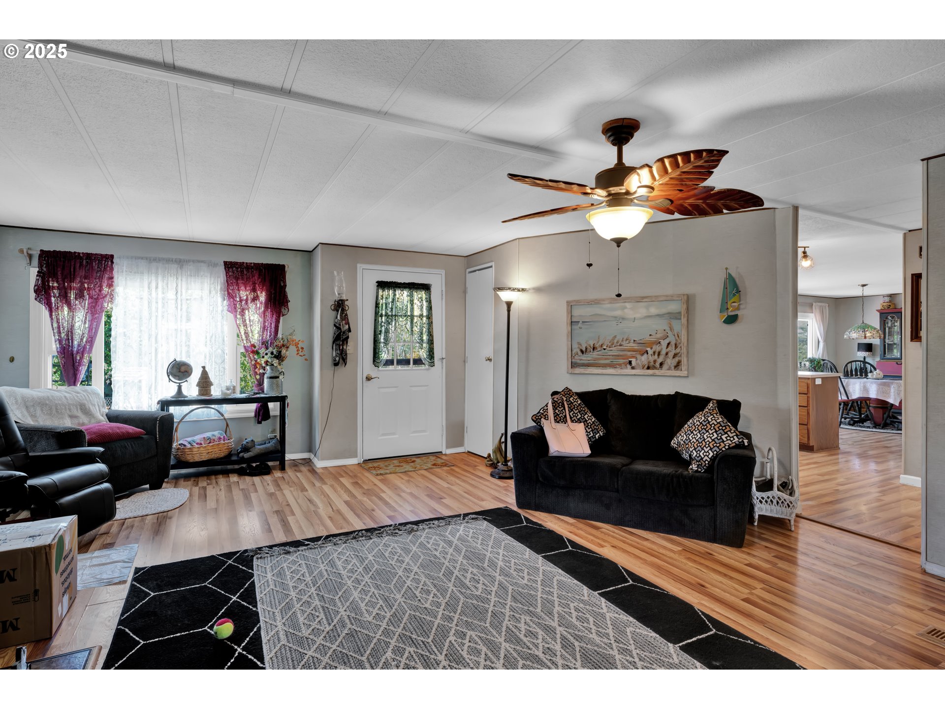 433 Myeena Loop Florence, OR 97439 - Photo 5 of 36