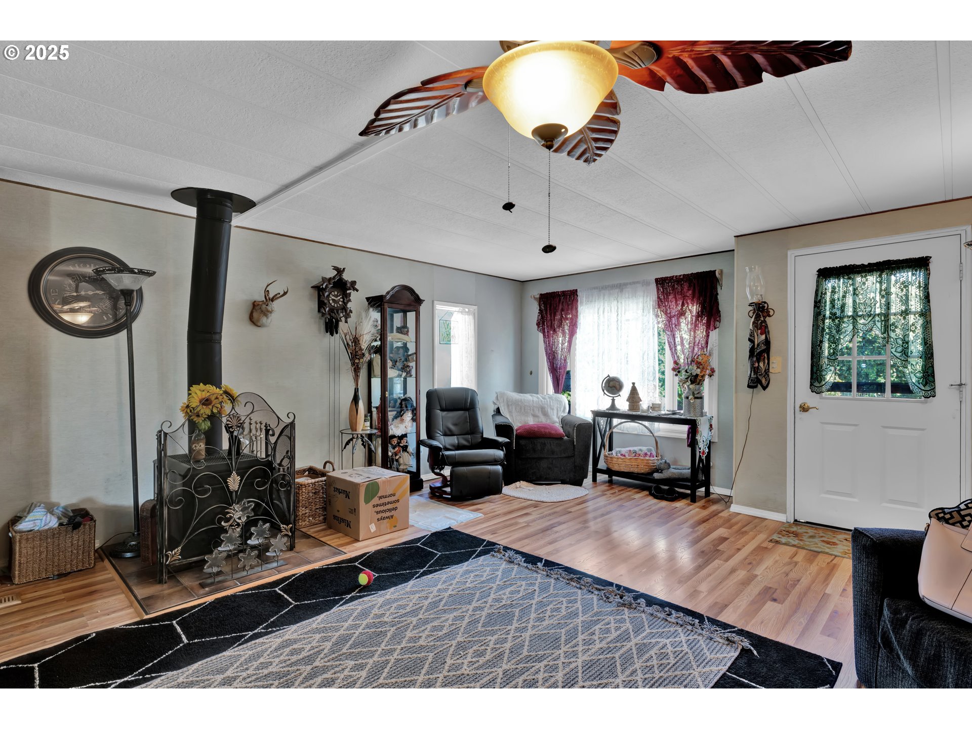 433 Myeena Loop Florence, OR 97439 - Photo 6 of 36