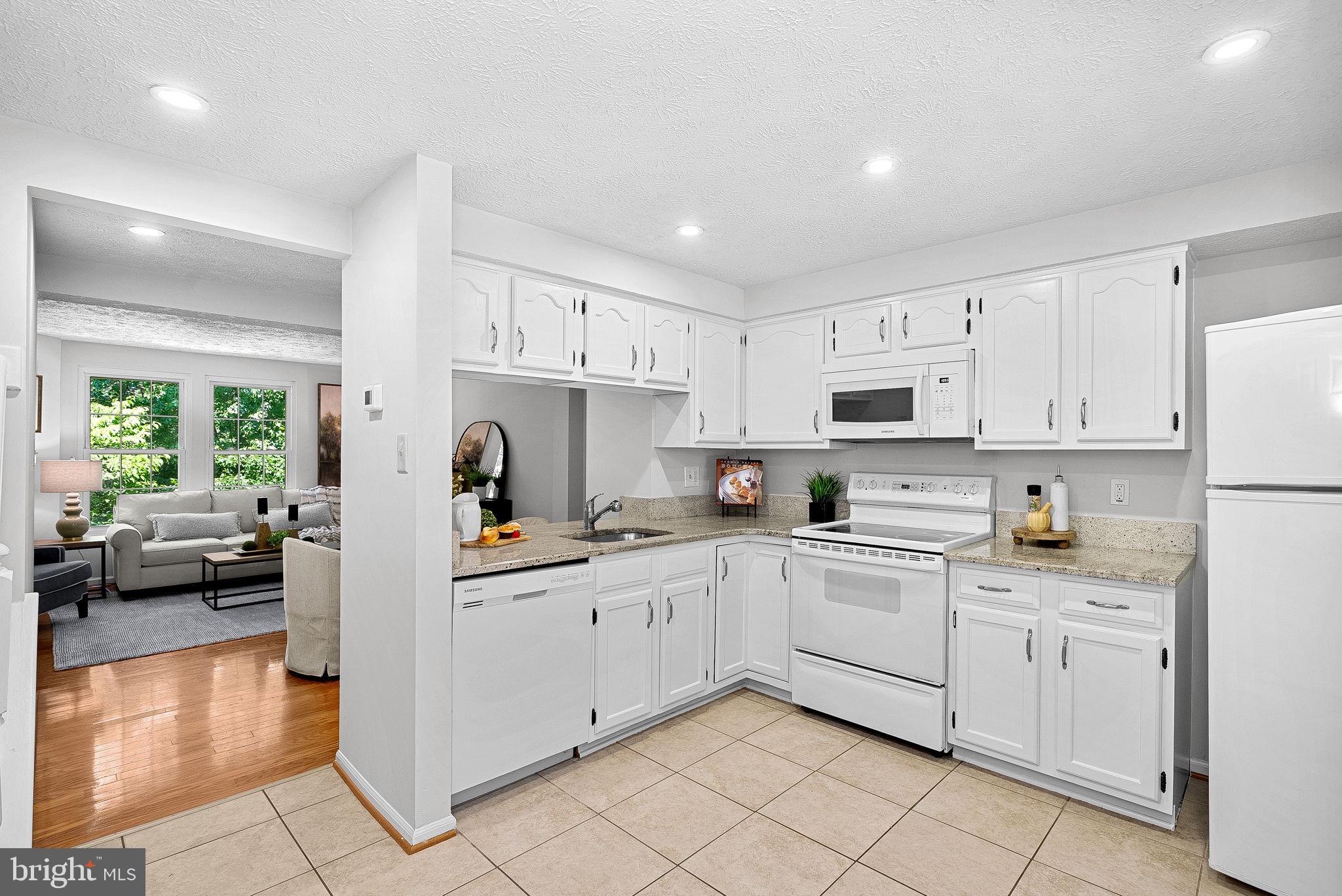 11908 Fieldthorn Court Reston, VA 20194 - Photo 6 of 47
