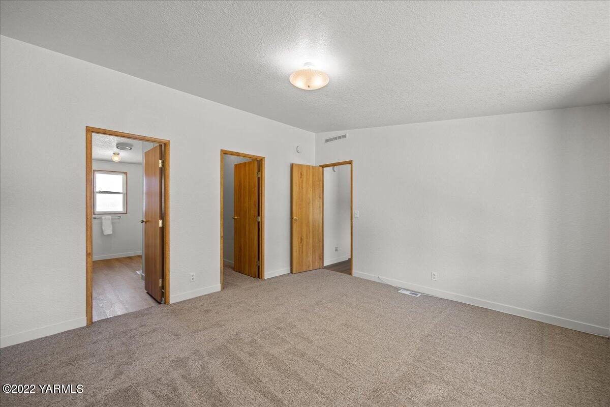 1200 South Euclid Road, Unit 84 Grandview, WA 98930 - Photo 8 of 24 a view of an empty room