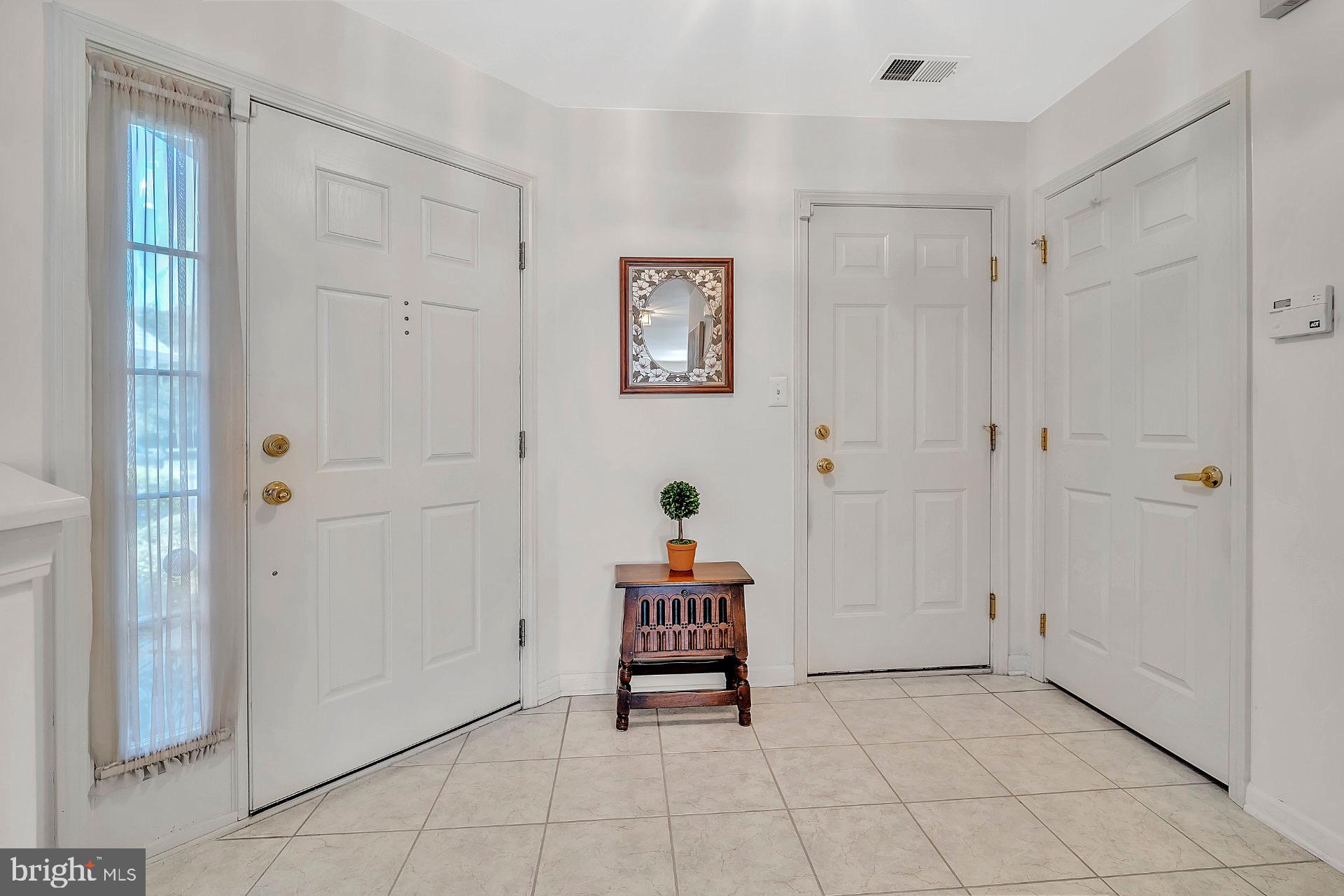 157 Coburn Road Pennington, NJ 08534 - Photo 6 of 35 Foyer