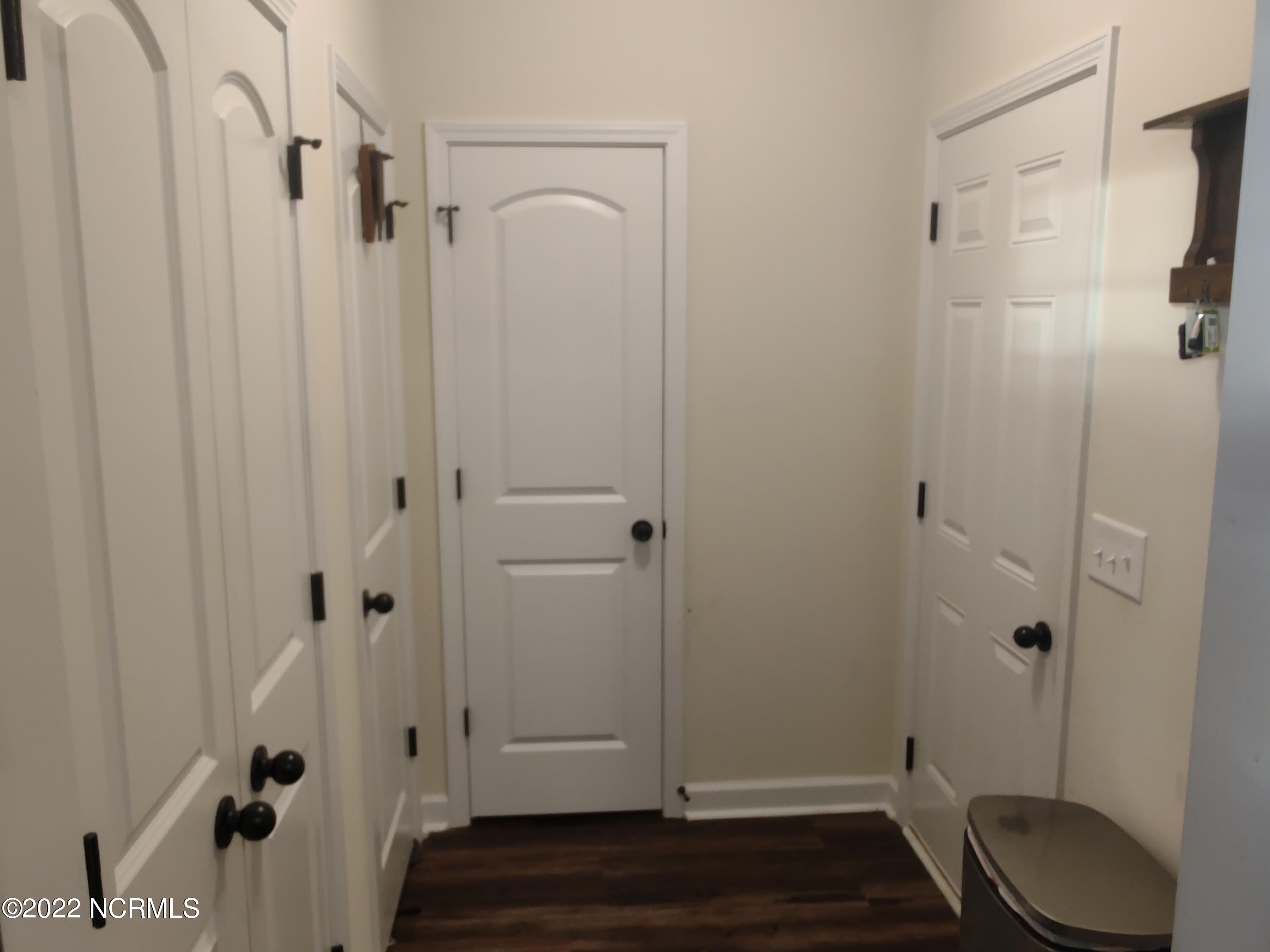 802 Five Mile Road Richlands, NC 28574 - Photo 34 of 95 Entry area from garage