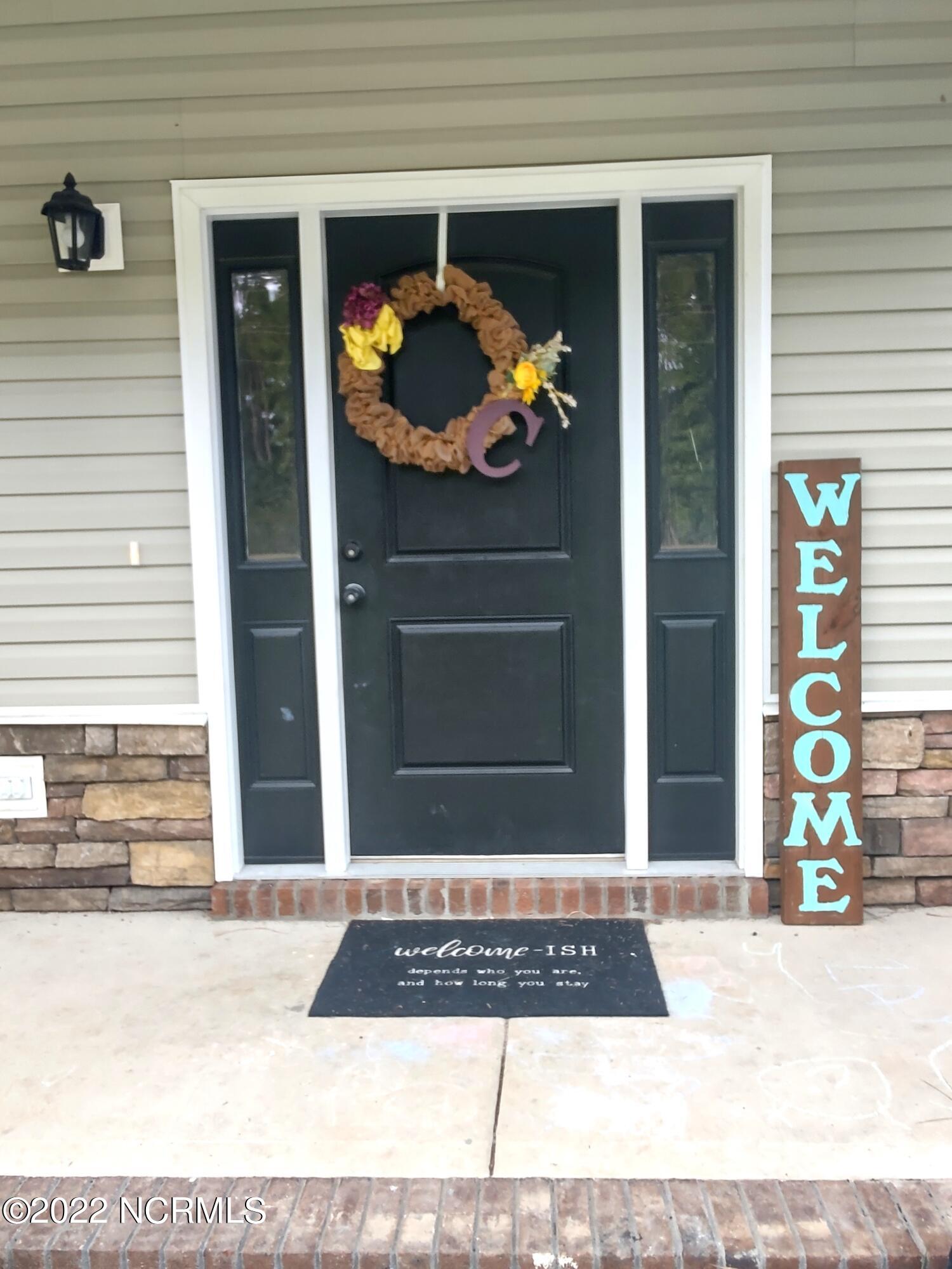 802 Five Mile Road Richlands, NC 28574 - Photo 7 of 95 Front door featuring decorative sidelights