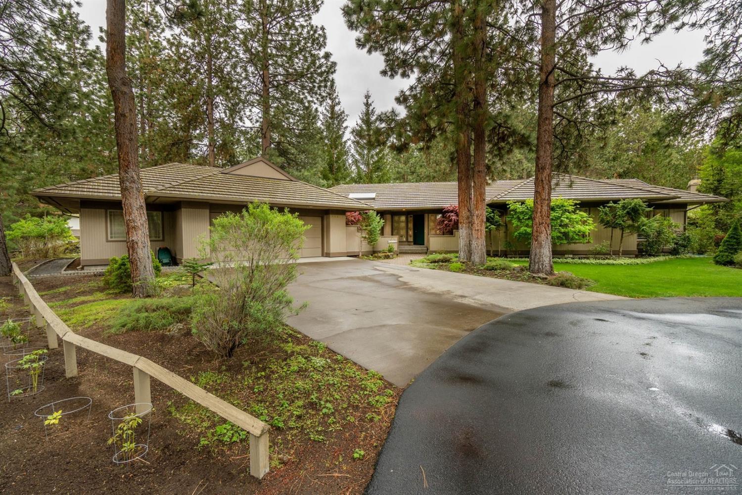 20402 Christmas Ridge Bend, OR 97702 - Photo 1 of 25 Gallery Image 1