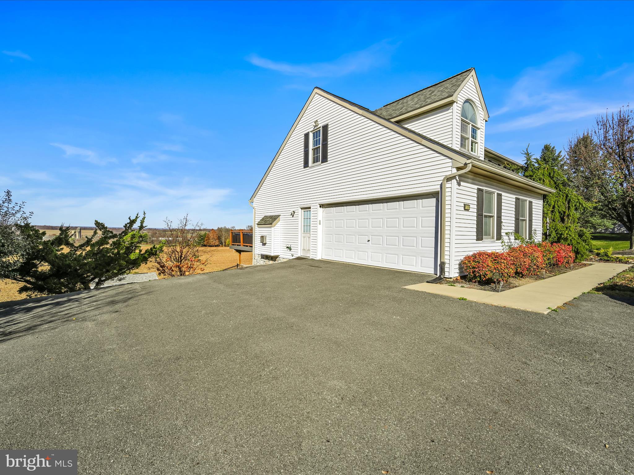 1509 Ridge Road Elizabethtown, PA 17022 - Photo 3 of 39 Garage