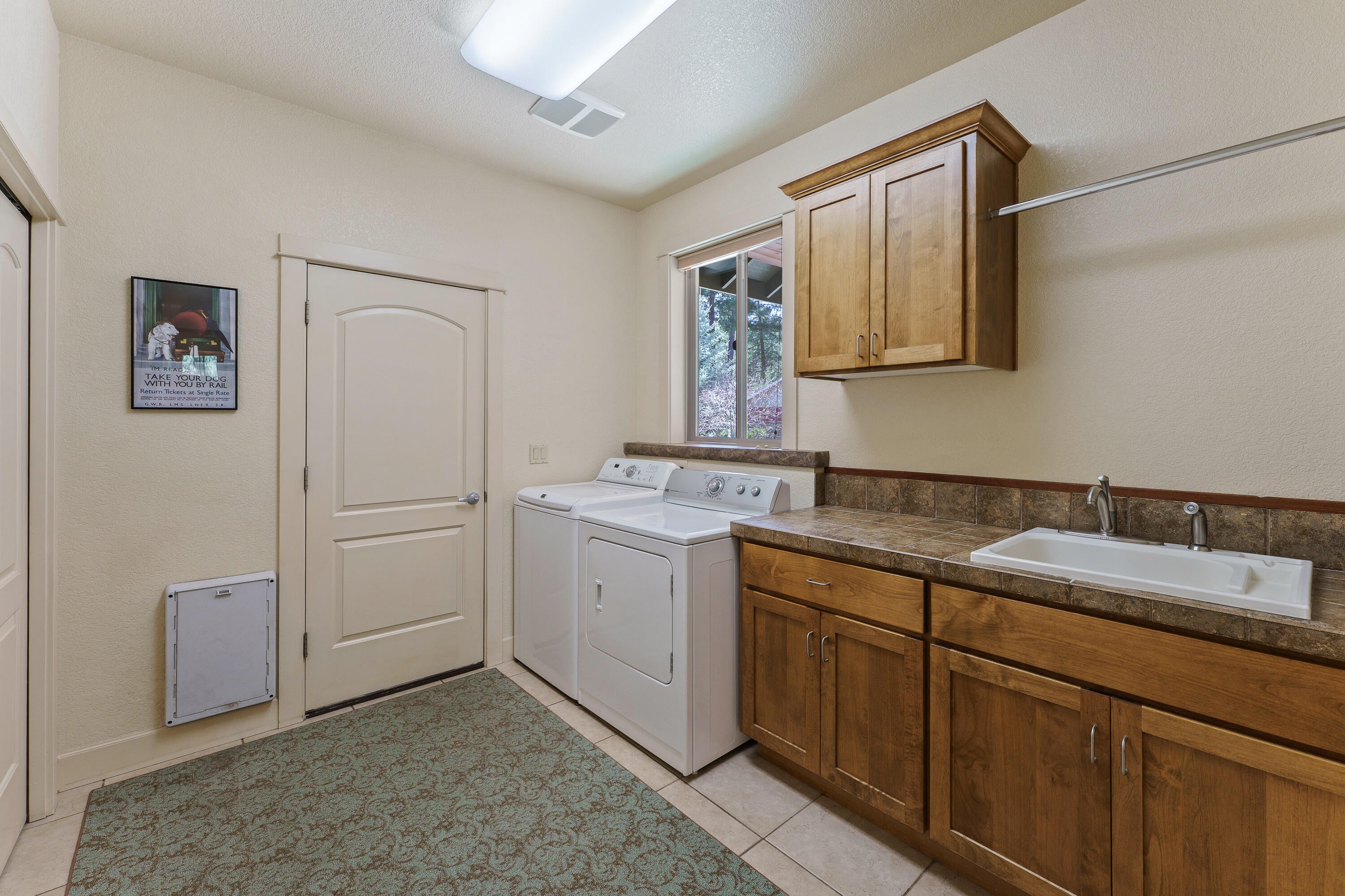 19236 Kiowa Road Bend, OR 97702 - Photo 32 of 52 Laundry / utility room