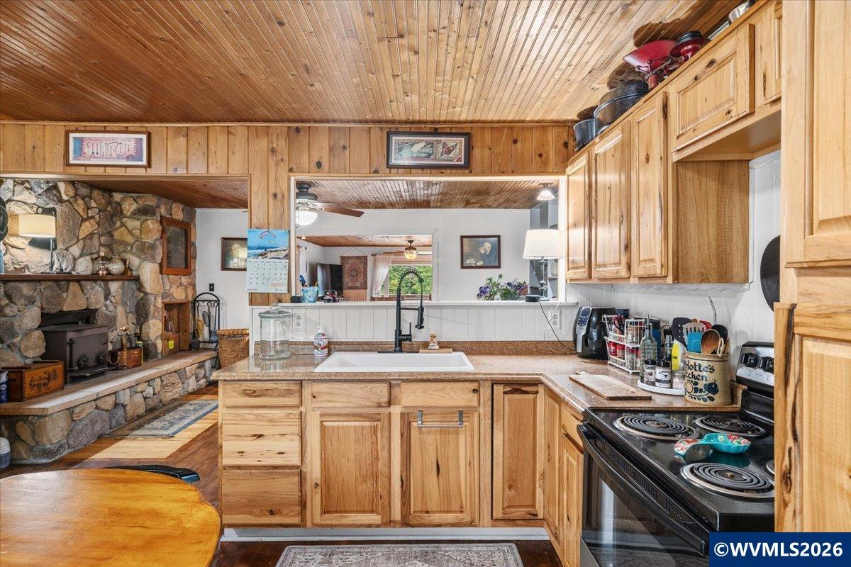 22606 Milk Ranch Road Scotts Mills, OR 97375 - Photo 6 of 29
