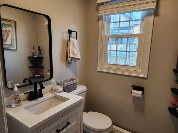 $2,200 | 198 Sunbury Street, Providence, RI 02908