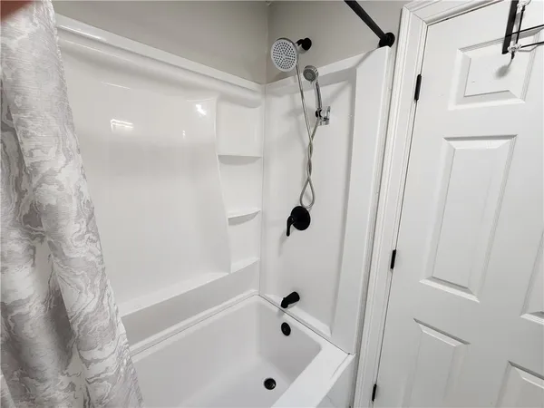 $2,200 | 198 Sunbury Street, Providence, RI 02908