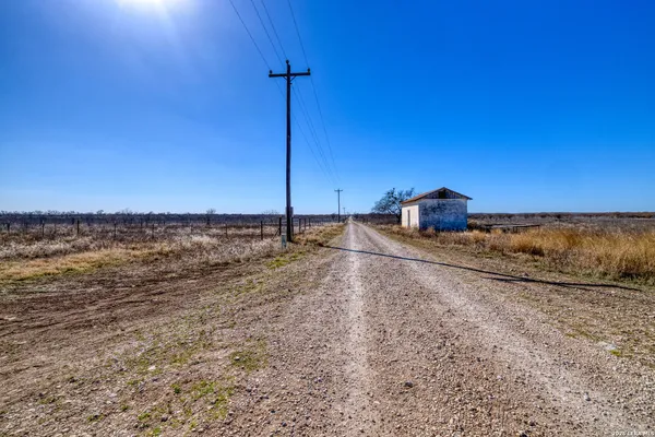 $1,800,000 | 3300 Fm 1049n, Knippa, TX 78870