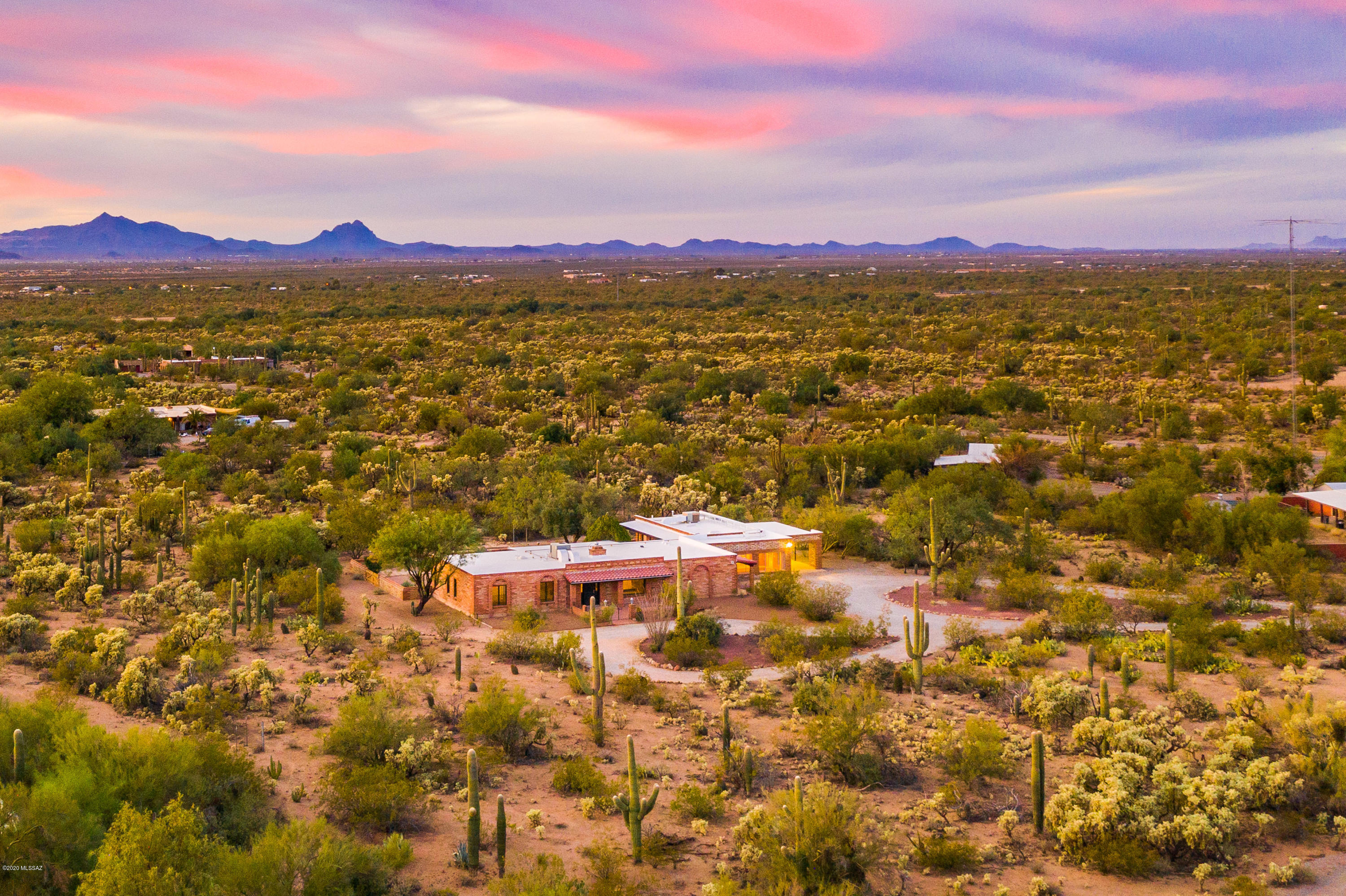 4261 North Old Rnch Road Tucson, AZ 85743 - Photo 2 of 50