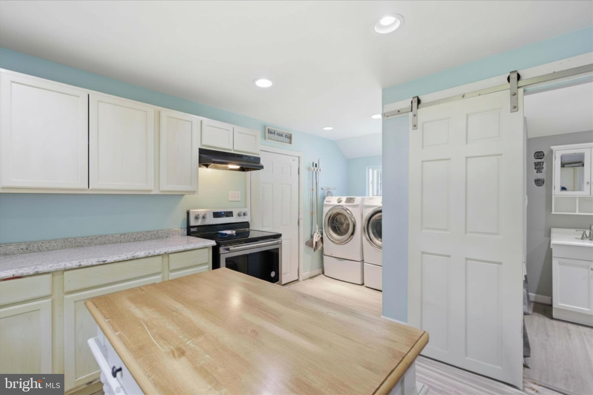 33150 Peach Orchard Road Pocomoke City, MD 21851 - Photo 9 of 40 Kitchen/Main Level Laundry