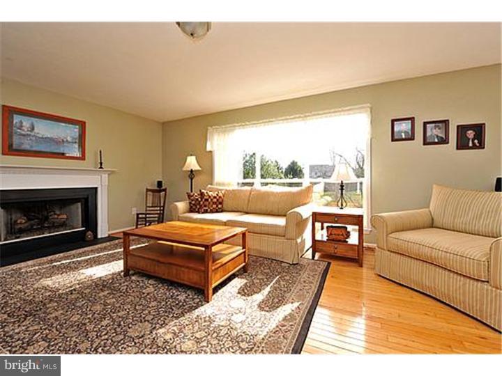 2295 Warner Road Lansdale, PA 19446 - Photo 9 of 24 Living Room