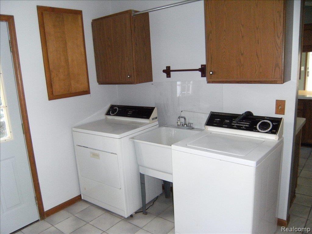 405 S Ridge South Lyon, MI 48178 - Photo 11 of 11 Laundry