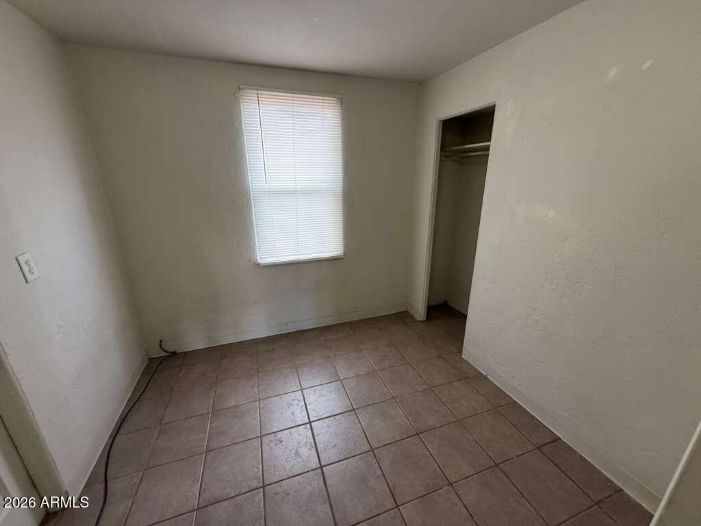 1365 East 20th Street Douglas, AZ 85607 - Photo 10 of 15 an empty room with windows