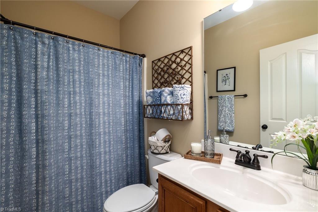 1670 Olde Ridge Road Pfafftown, NC 27040 - Photo 25 of 47 Second Floor Bathroom