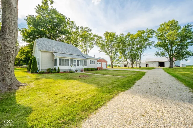 $379,900 | 5834 East County Road 400 North, Mooreland, IN 47360