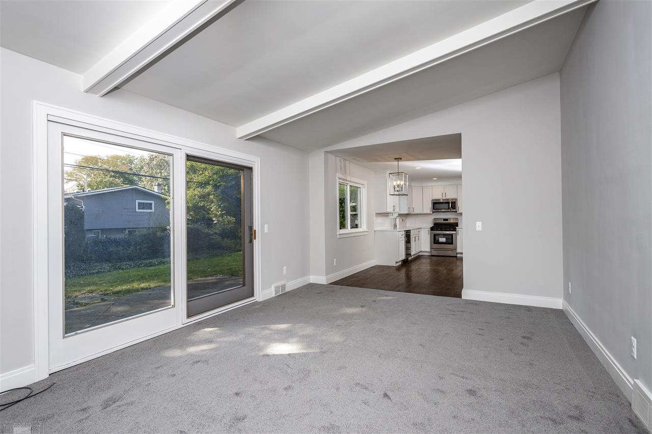 1083 Canterbury Road Grosse Pointe Woods, MI 48236 - Photo 16 of 38