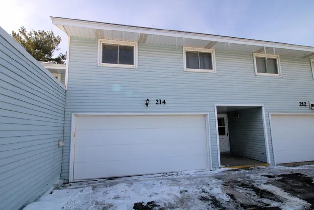 $219,900 | 214 Shawnee Trail, Shakopee, MN 55379