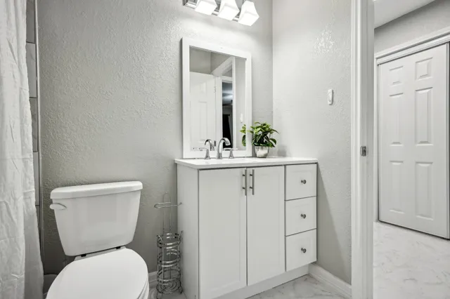 a view of an empty room with a ceiling fan