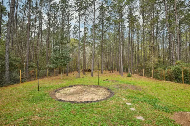 $2,600 | 298 County Road 3545, Cleveland, TX 77327