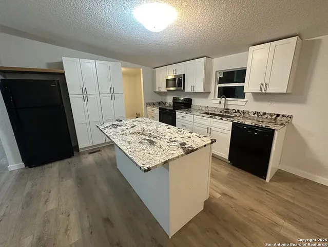 $1,750 | 1284 Glenn Drive, Canyon Lake, TX 78133