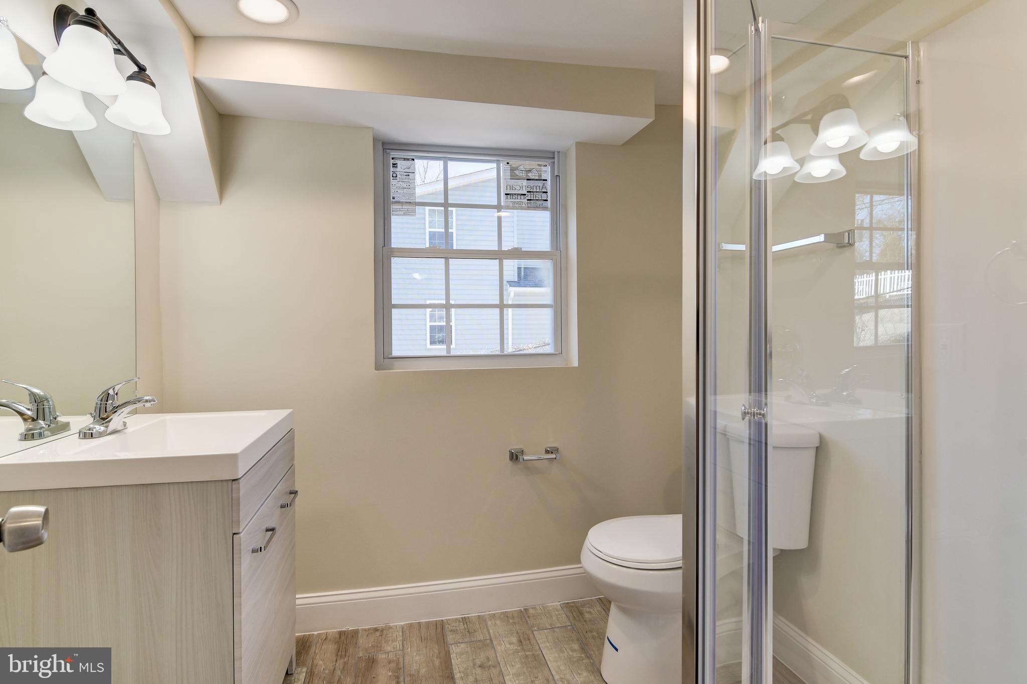 9007 Ardmore Road Springdale, MD 20706 - Photo 41 of 56 2nd level full bathroom