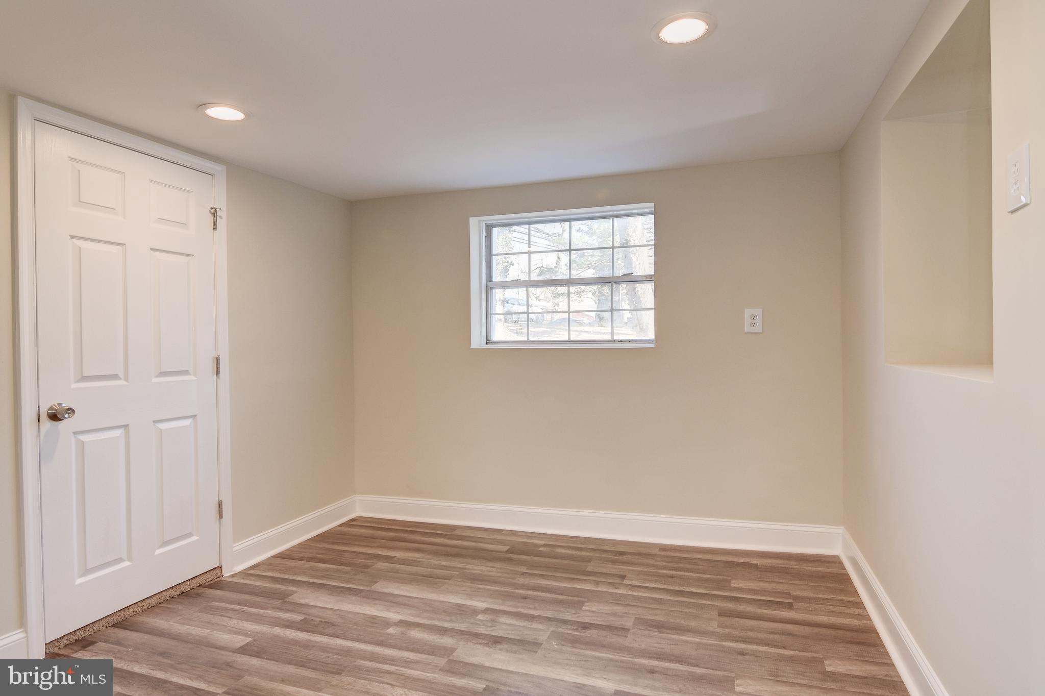 9007 Ardmore Road Springdale, MD 20706 - Photo 44 of 56 Small sitting area off of the bedrooms
