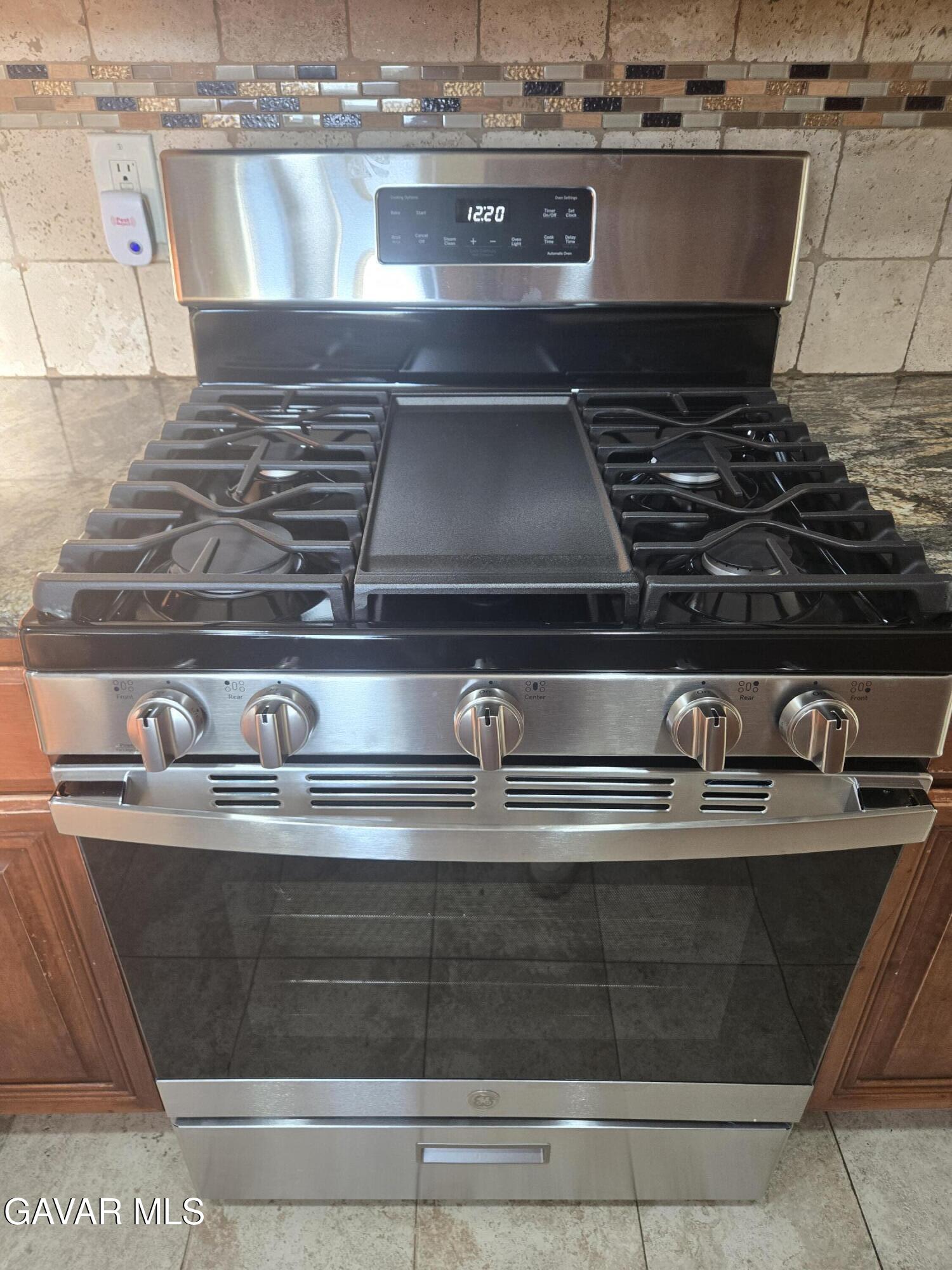 2128 Edam Street Lancaster, CA 93536 - Photo 12 of 26 a close view of stove top oven